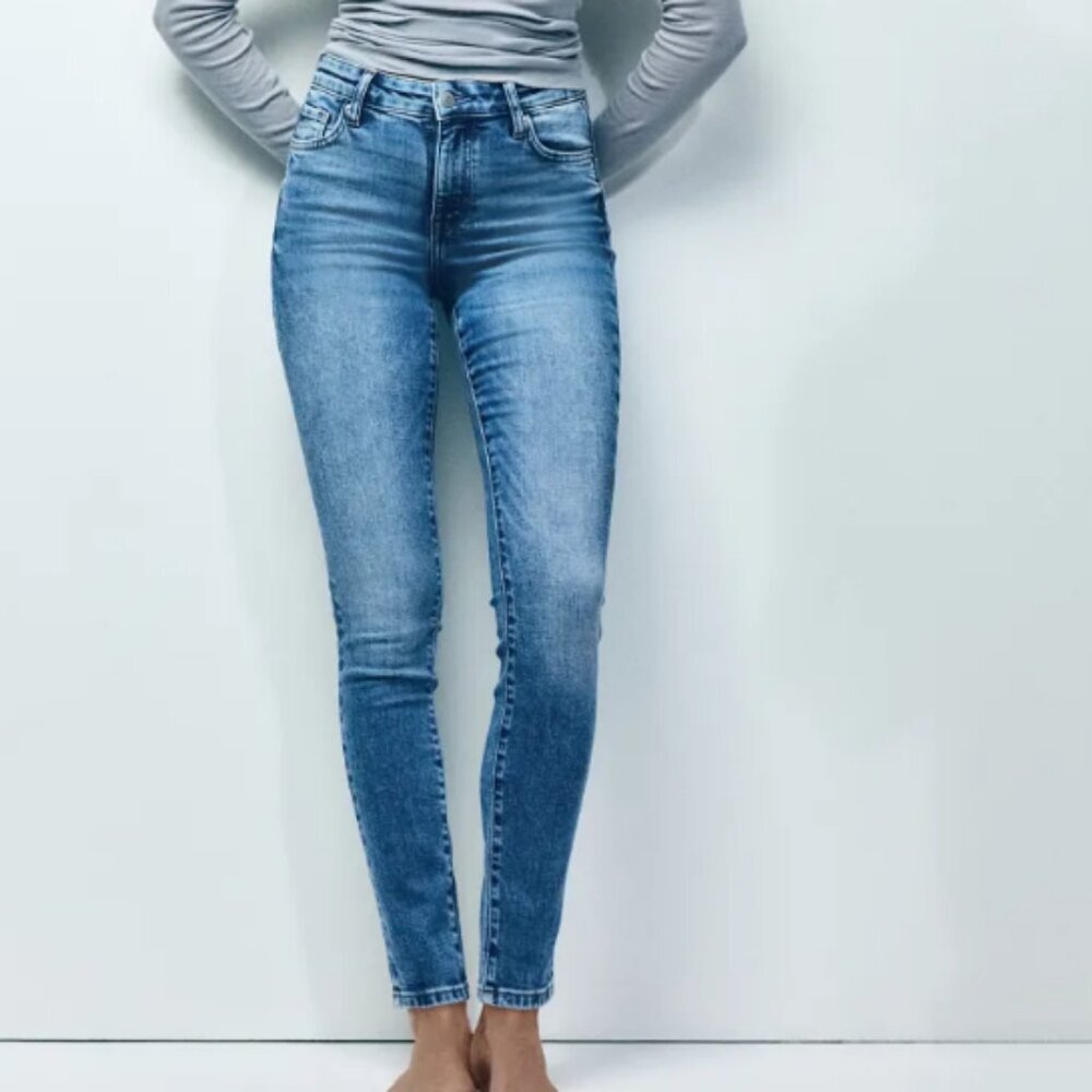 H&M | Skinny Straight Ankle Jeans | Medium Blue | Size 6​